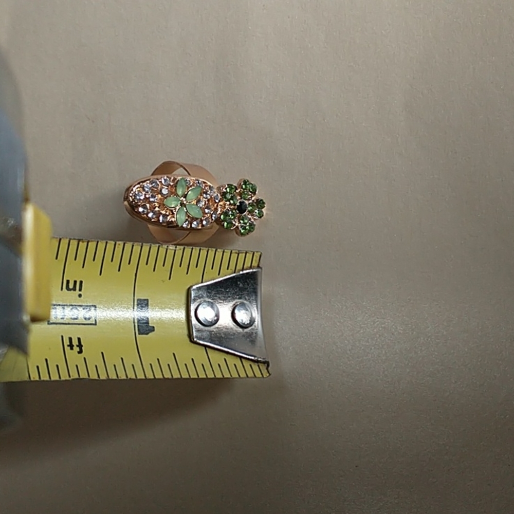 Nail Ring Green/Gold Crystal! - Picture 5 of 6